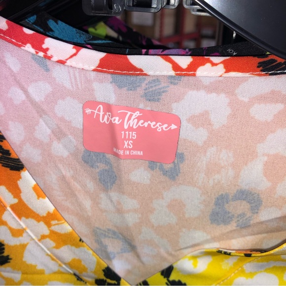 NWT Zavate Ava Therese Rainbow Leopard pattern short sleeve scrub top - Picture 5 of 9